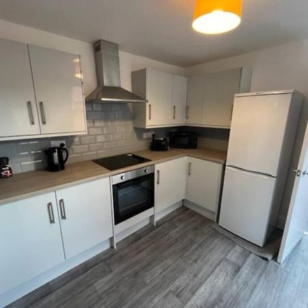 Amazing 8 Person 4 Bedroom And 2 Bathroom Mega House! Kingston upon Hull Eksteriør bilde