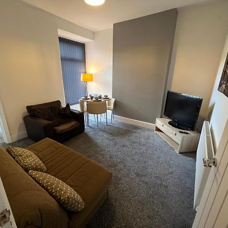 Amazing 8 Person 4 Bedroom And 2 Bathroom Mega House! Kingston upon Hull Eksteriør bilde